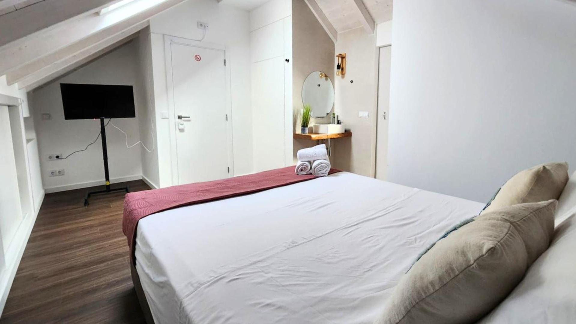 Surfsoul Guesthouse - Bed And Breakfast Peniche Exterior photo