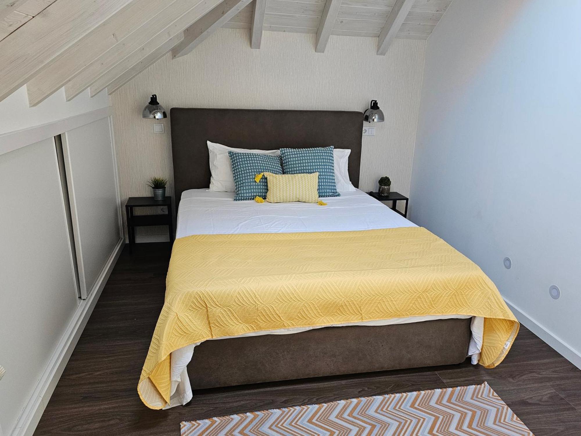 Surfsoul Guesthouse - Bed And Breakfast Peniche Exterior photo