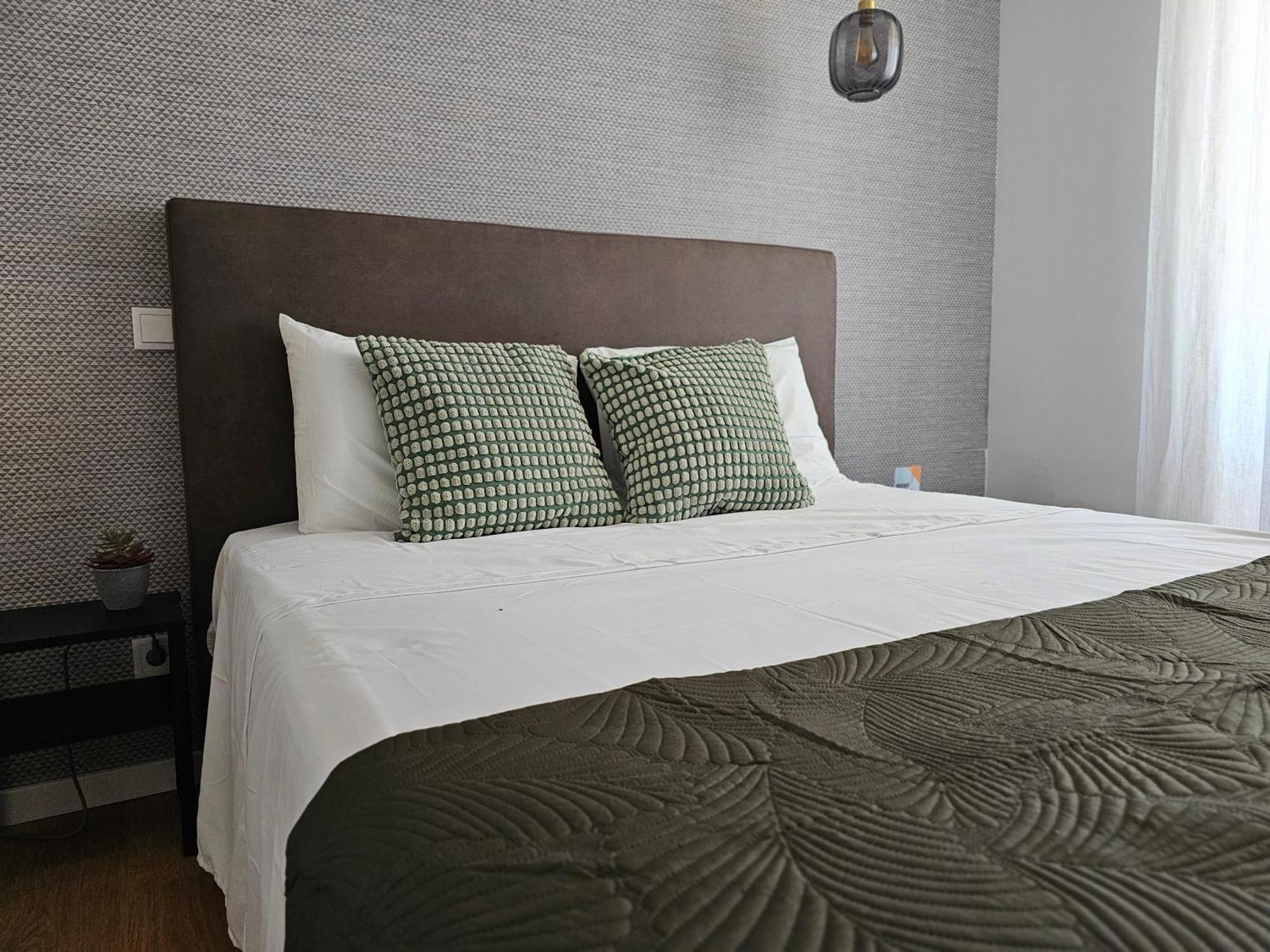 Surfsoul Guesthouse - Bed And Breakfast Peniche Exterior photo