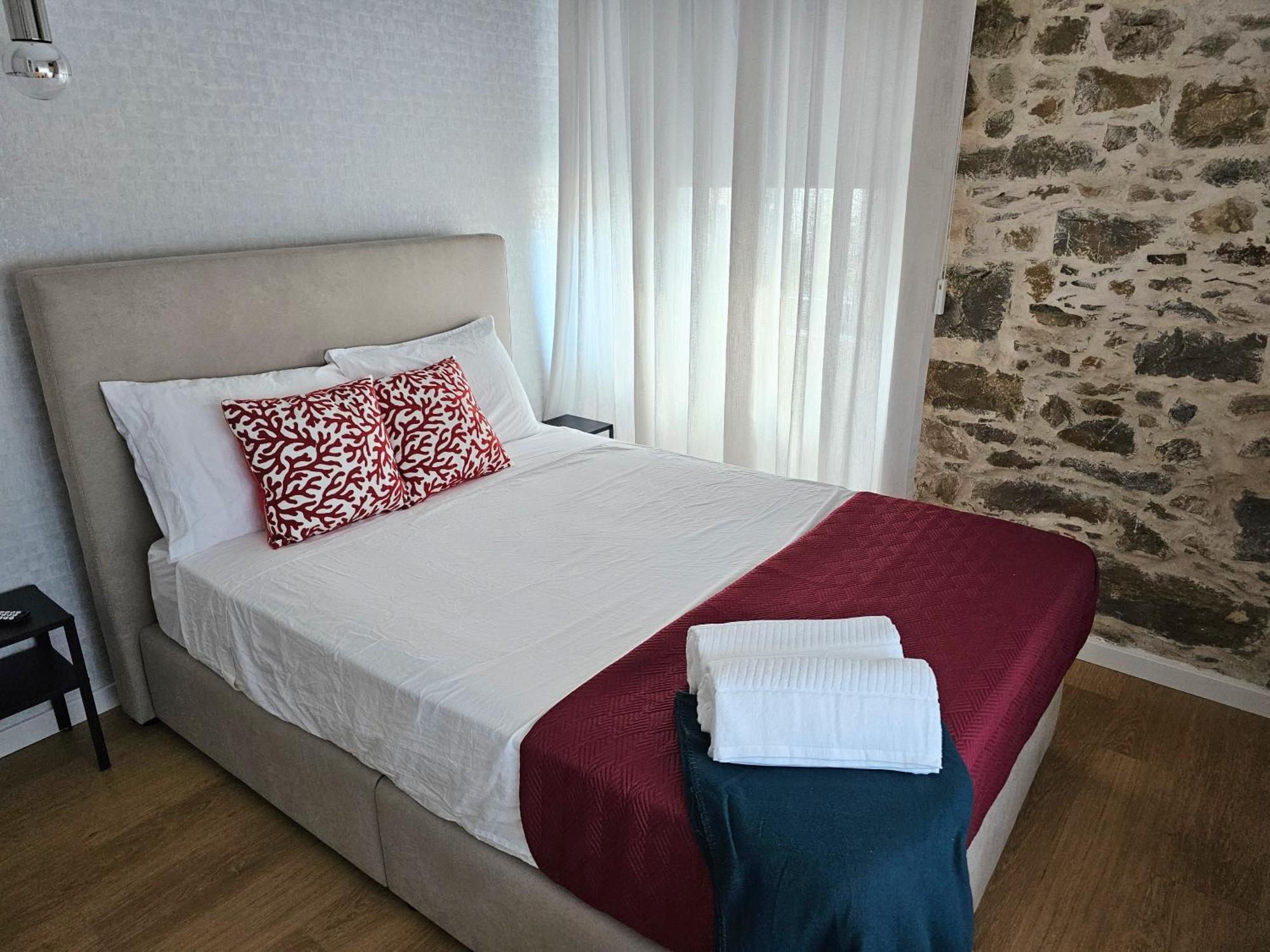 Surfsoul Guesthouse - Bed And Breakfast Peniche Exterior photo